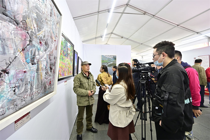 “格桑花開 錦繡爐霍·云端上的藝術館”錦爐書畫攝影藝術展成功舉行。錦江區委統戰部供圖