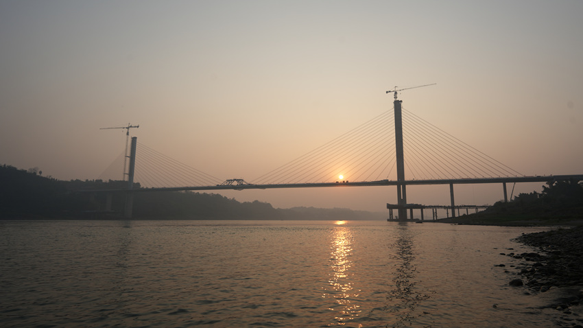 夕陽下的大橋。蜀道集團(tuán)供圖