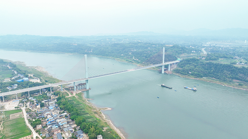 大橋建成后，惠及當地30萬群眾。蜀道集團供圖