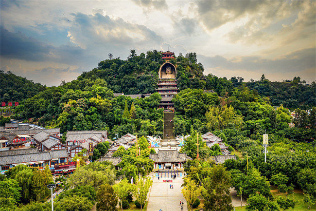 榮縣大佛景區(qū)，活動(dòng)將在此啟程。彭曉華供圖