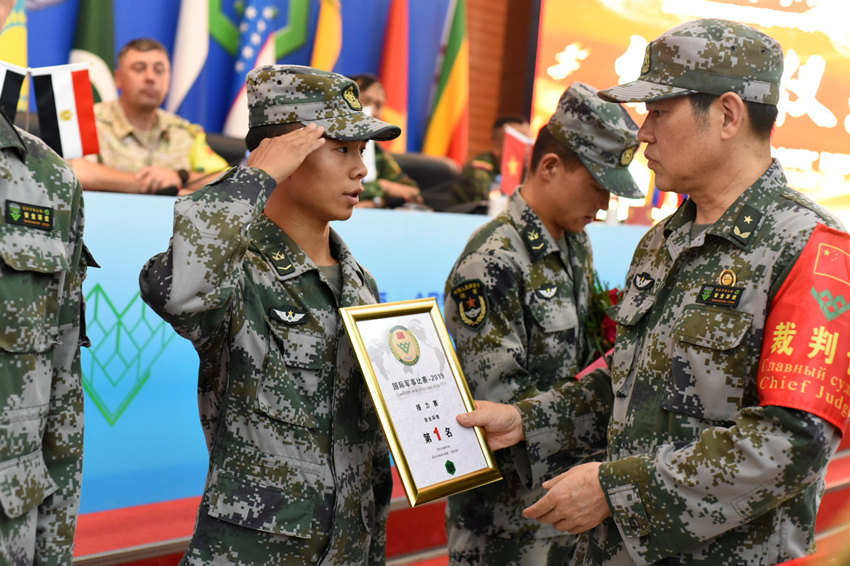 甘建超在國際軍事比賽中獲得好成績。廣安市退役軍人事務(wù)局供圖