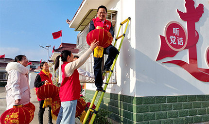    四川仁壽：黨員送上紅燈籠，群眾喜慶新春來      大紅燈籠高高掛，歡歡喜喜迎新年。春節(jié)臨近，代表著吉祥如意、幸福美滿的大紅燈籠高高掛起，不僅增添了傳統(tǒng)節(jié)日的喜慶氛圍，也寄托著群眾對未來的美好祝愿。【詳細(xì)】    