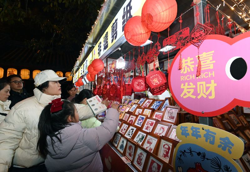 觀眾游園。成都武侯祠博物館供圖