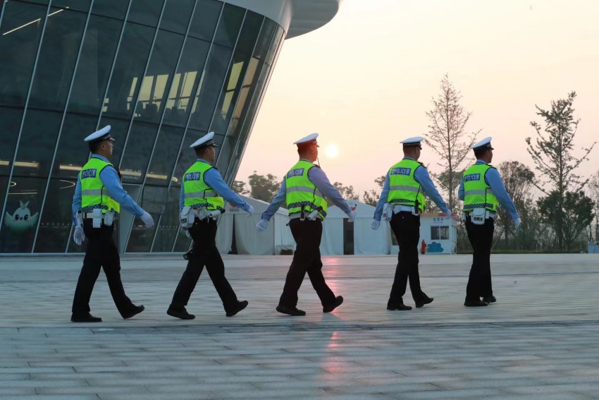 民警正在執行成都世園會安保工作。成都公安供圖