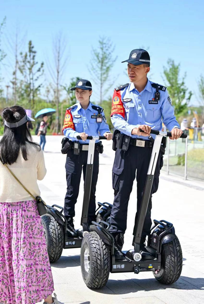 民警正在執行成都世園會安保工作。成都公安供圖