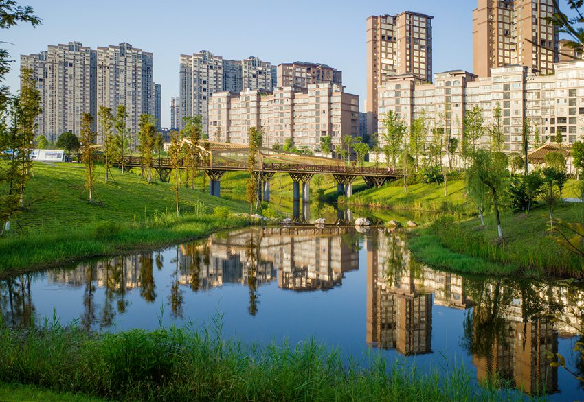 營山濱河公園。儀龍云供圖