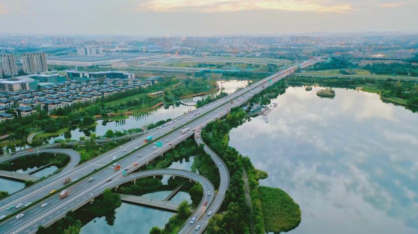 成都興城集團投資建設的環城生態公園錦城湖。成都市國資委供圖