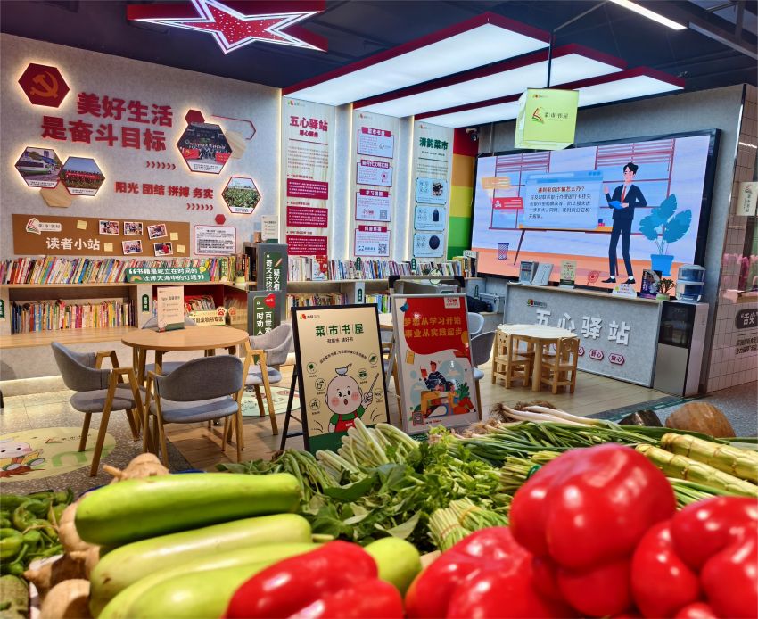 益民菜市（東苑店）“菜市書屋”。成都市委宣傳部供圖