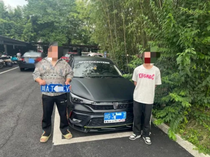 使用套牌車輛的2人。成都交警十三分局供圖