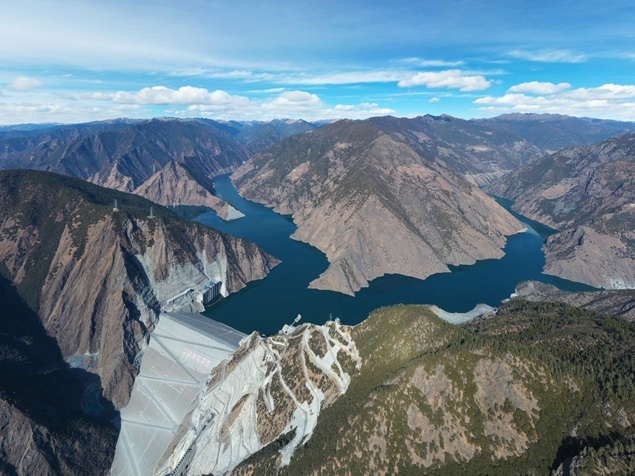 中國已建最高土石壩雅礱江兩河口水電站。王柏麟攝