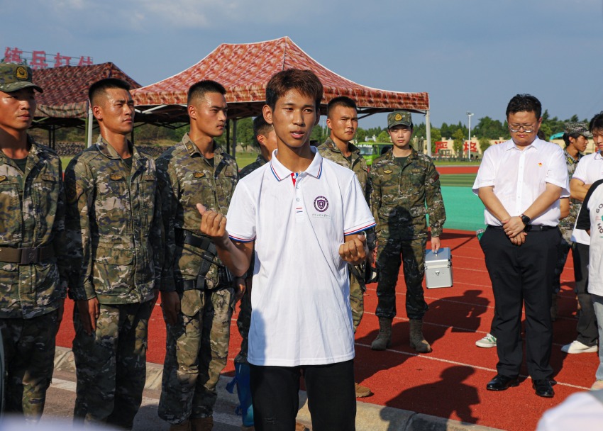 學子進軍營。資陽市委宣傳部供圖