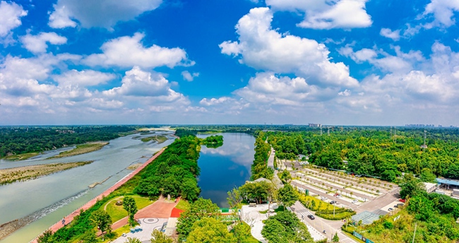 感受“公園20分鐘效應”。溫江區(qū)文廣體旅局供圖