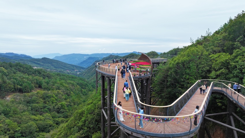 國慶期間，宣漢縣的旅游景區。宣漢縣委宣傳部供圖