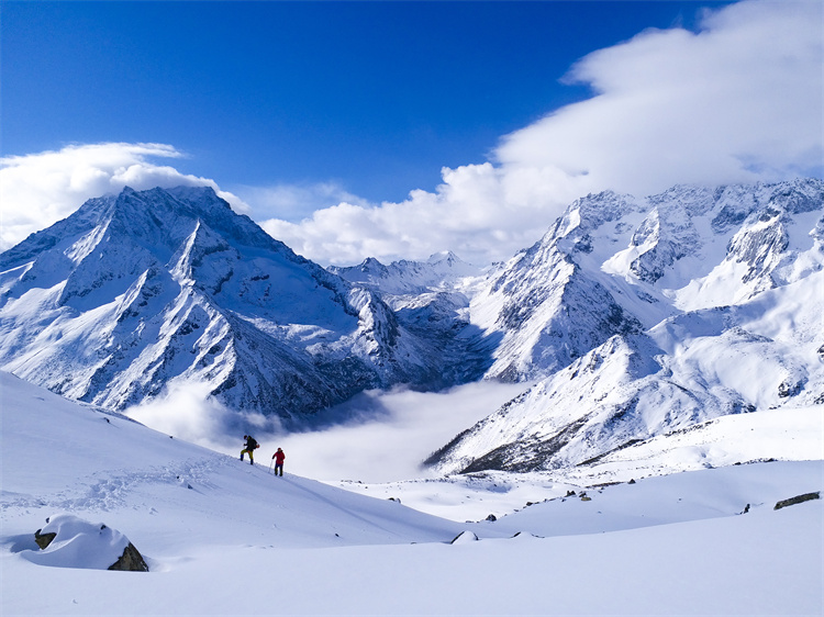 三奧雪山。黑水縣委宣傳部供圖