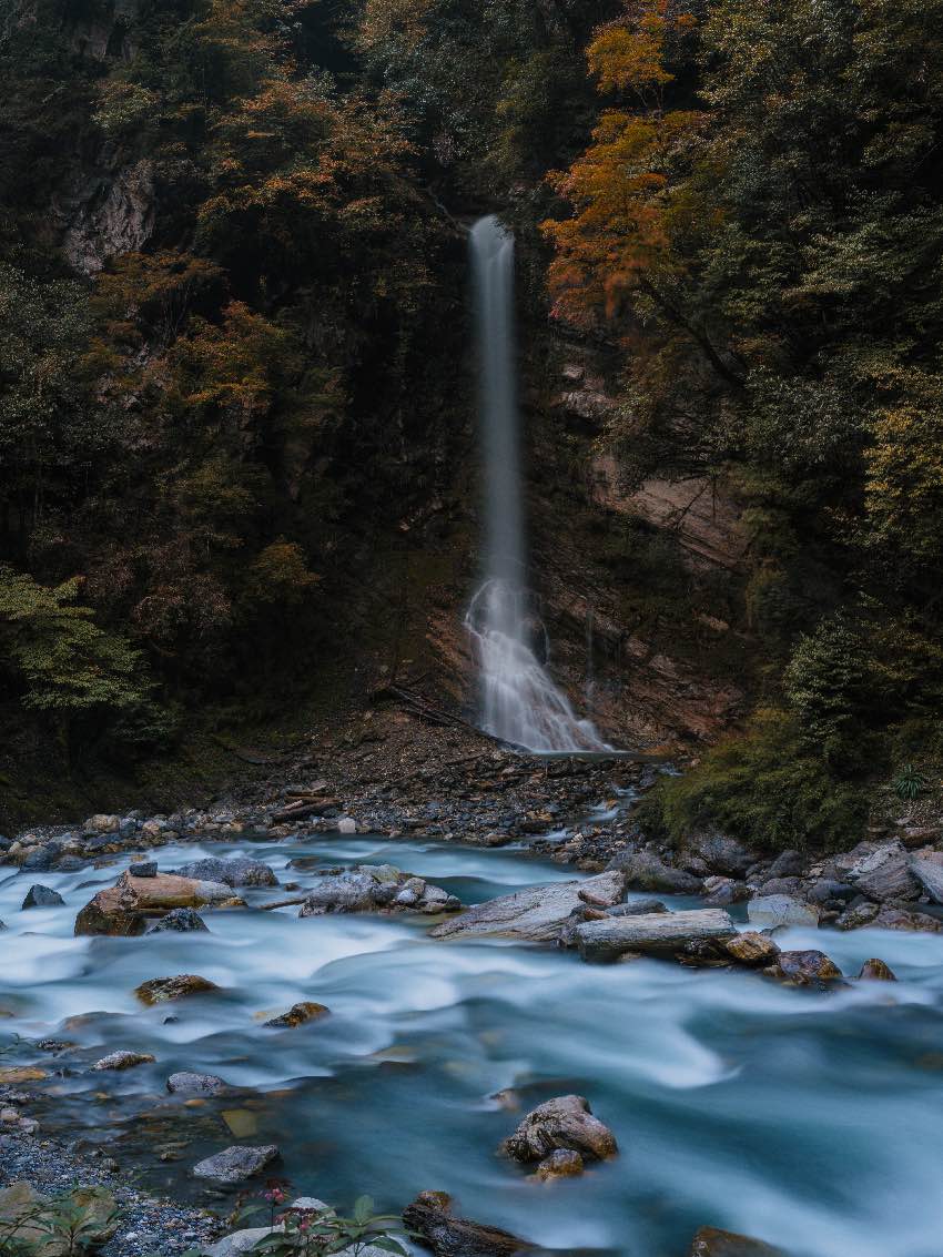 開門石瀑布。二郎山喇叭河景區供圖